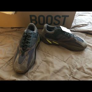 Yeezy 700 Mauve